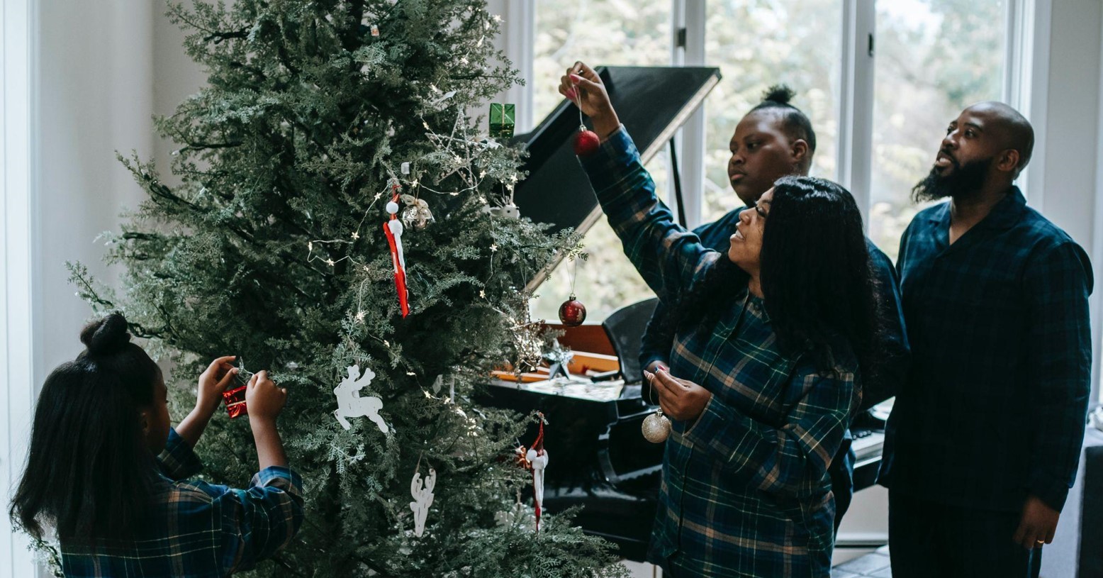 Benefits of Pre-Lit Christmas Trees